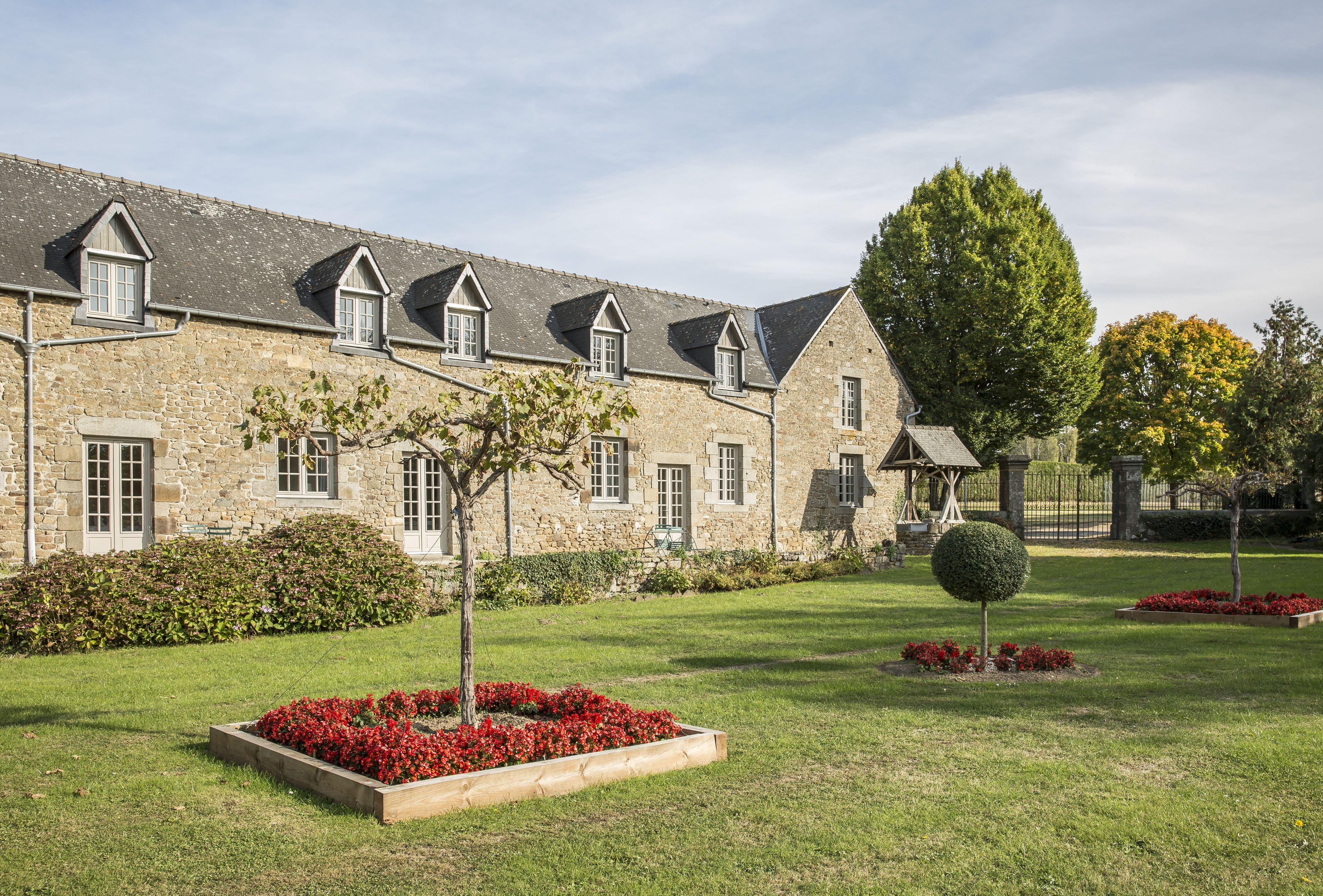 Hotel De L'Abbaye Le Tronchet  Exterior photo